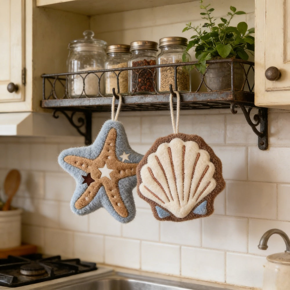 2pcs Set of Cute Ocean-Themed Hanging Hand Towels, Starfish And Shell-Shaped Soft And Absorbent Plush Towels, with Hanging Loops, Decorative Towels for Bathroom And Kitchen